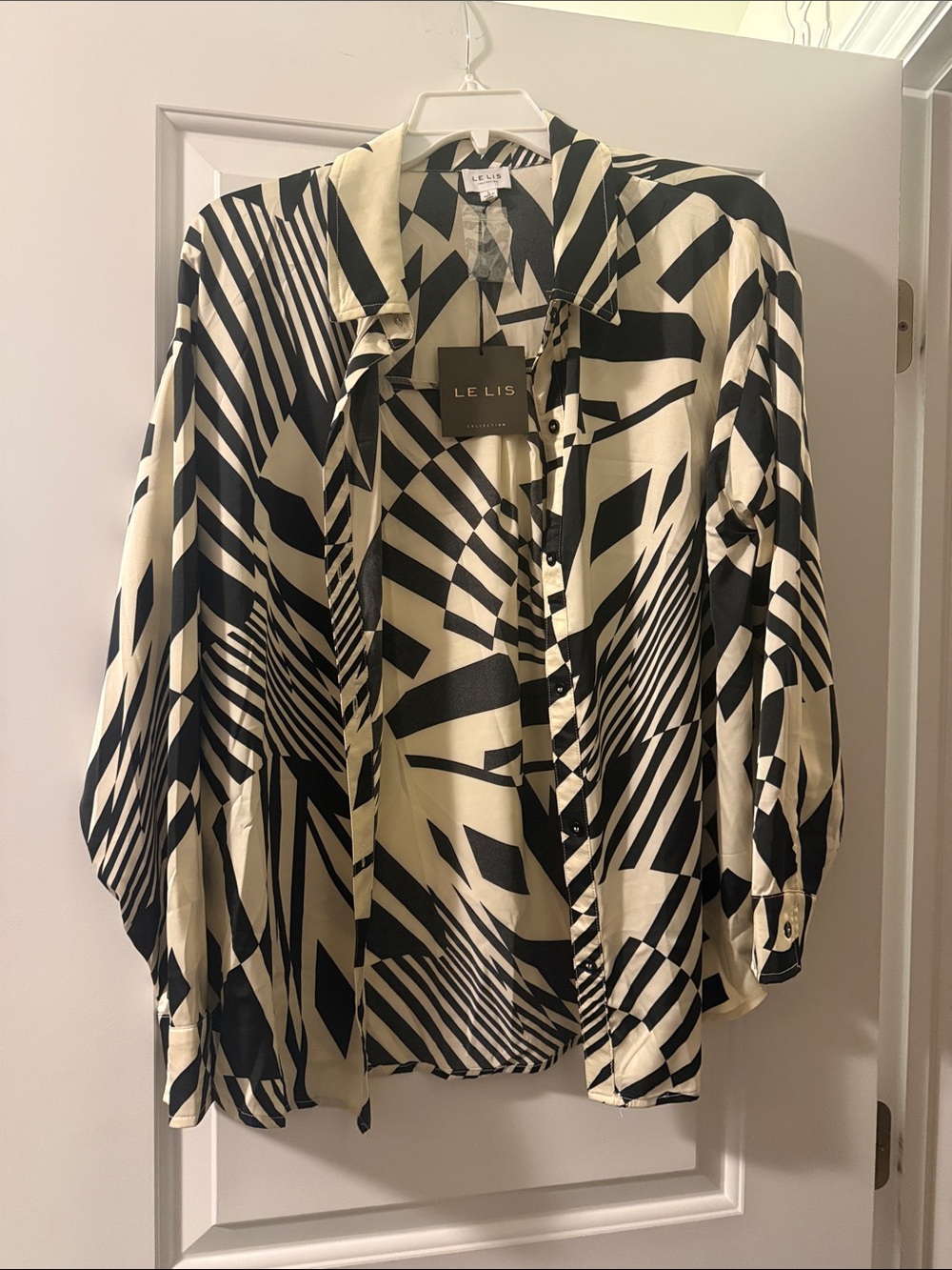 Le Lis Black & Cream Geometric Button-Down Blouse